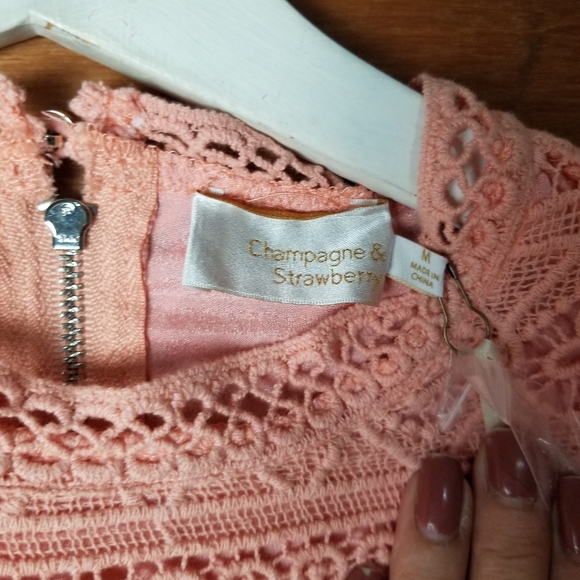 Champagne & Strawberry crochet top size M NWT - Picture 9 of 11